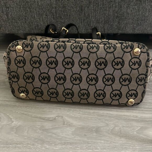 Michael Kors Black and Tan Tote Bag - Picture 6 of 13